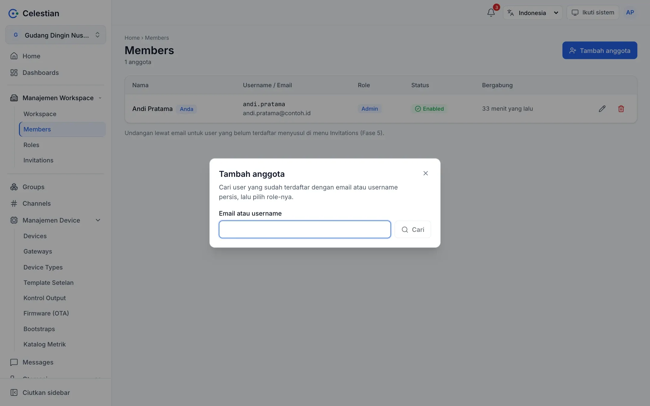 Dialog Tambah anggota: cari e-mail atau username lalu pilih role.